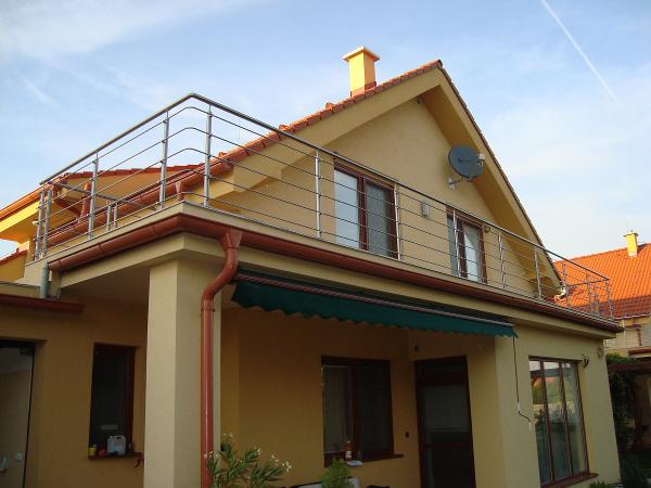 Relinggeländer Edelstahl aufgesetzt Geländer Konfigurator Balkongeländer Treppengeländer Balkon Terrasse Boden Treppen Relingpfosten 42,4 mm V2A